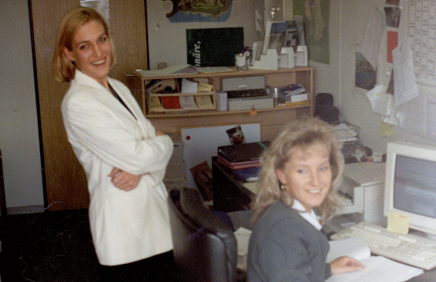 April 1997 Die ersten beiden Clubsekretärinnen Sandra Müller-Ney und Manuela Schubert im Baucontainer